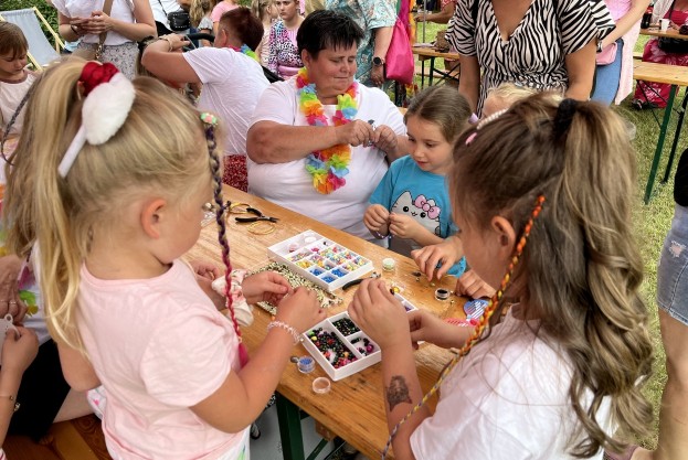 Kolorowe rozpoczęcie wakacji w Gogolinie: Piknik „Dzieci dzieciom – Strefa Letniej Przygody” z atrakcjami dla całych rodzin